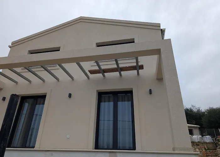 Lucas Villa *