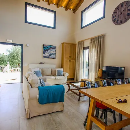 Lucas Villa